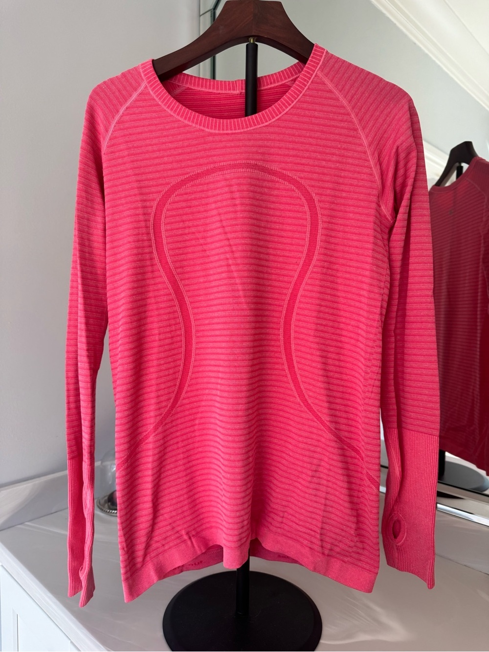 Lululemon Swifty Tech  Pink Long Sleeve Seam Detail Top US 10